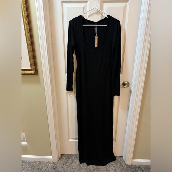SKIMS SOFT LOUNGE
LONG SLEEVE DRESS - Picture 10 of 13